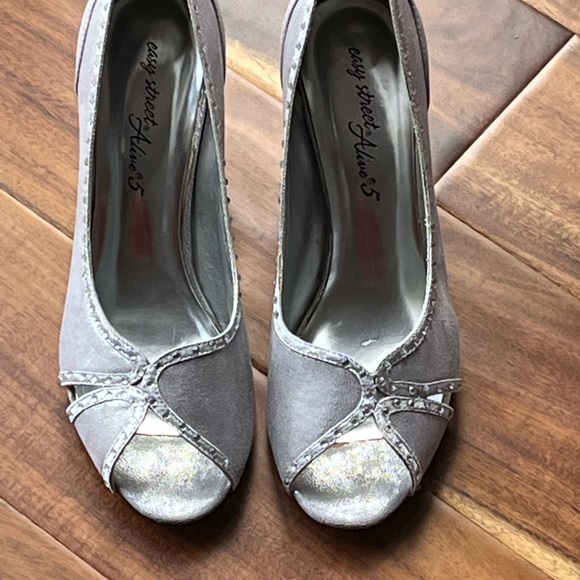 Silver peep toe heels with BLING SIZE 8.5 - Picture 3 of 9
